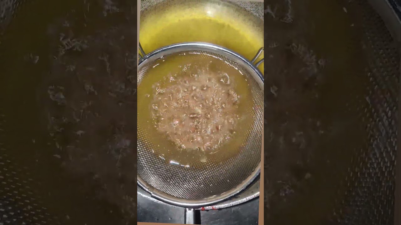 Mood: Cozy corners, warm tea, and that perfect crunch of Poha Chivda! 🔥🌧️ 