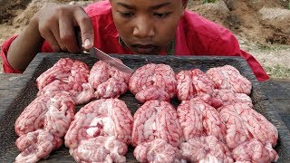 10 Pig Brain Recipe / Frying Pig's Brain with Mushroom / Kdeb Cooking
