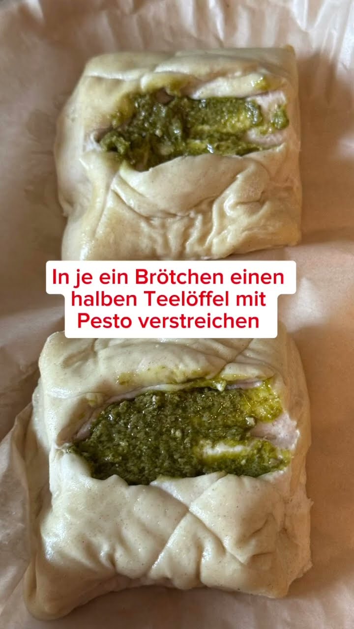 Überbackene Laugenbrötchen mit Tomaten &amp;Pesto #jasla #wewantmore #food ...