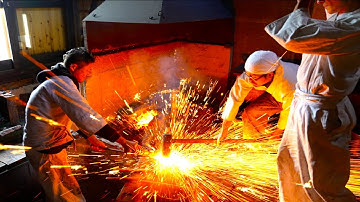 日本刀ができるまで。日本刀に美を施す刀鍛冶と弟子たち。