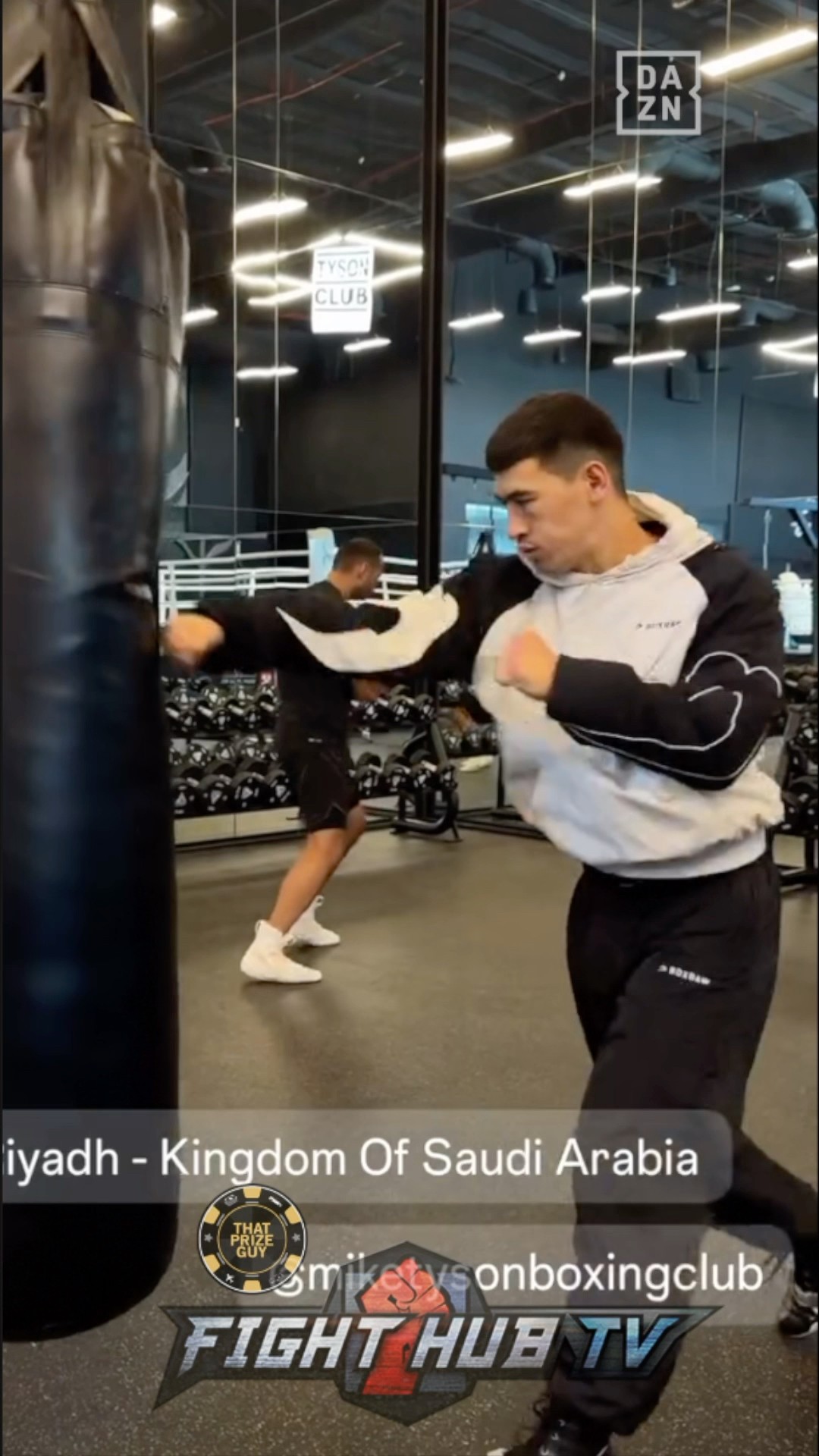 MASTER AT WORK! Dmitry Bivol thuds heavy bag with perfect technique!
