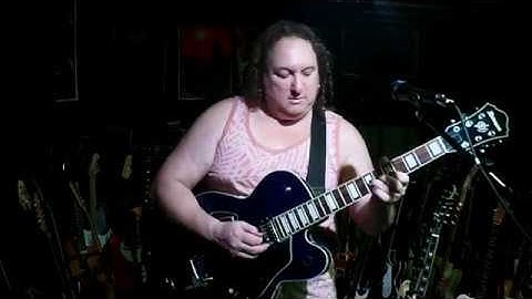 Line 6 Powercab Plus demo with Helix, L2t, and subs