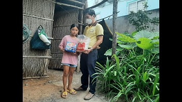 Tặng quà tết cho học sinh nghèo, có hoàn cảnh khó khăn