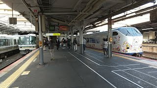 JR西日本281系HA603編成の関空特急はるか9号関西空港行きと221系NC608編成の回送列車 天王寺駅