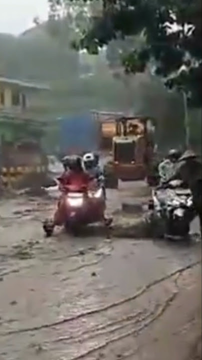 B4njir Batu hari ini,sampai g3robak toko ikut terb4w4 arus