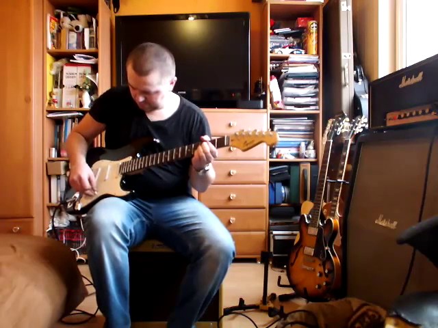 Squier Stratocaster 2003 serial CA03 made AXL China - YouTube