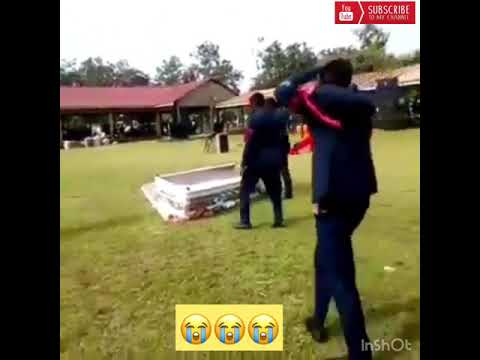 Corpse Falls Out Of Coffin ⚰️ During A Dance By Pallbearers In Ghana😓