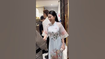 Nsnd Quế Trân bận rộn tiếp khách đến dự tiệc Vu Lan Nghĩa Tình