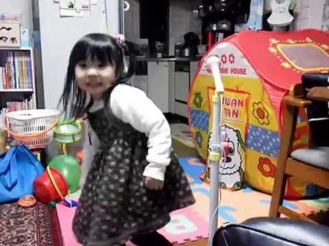 AKB48の♪ベビーローテーションを踊り狂う娘