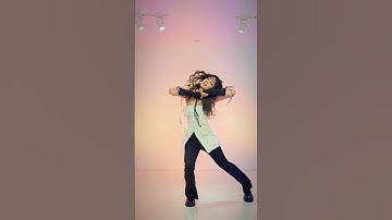 Thumbnail of JISOO - earthquake (1st chorus) dance cover ❤️‍🔥 | Outfit from FASHION CHINGU #JISOO #kpop #shorts