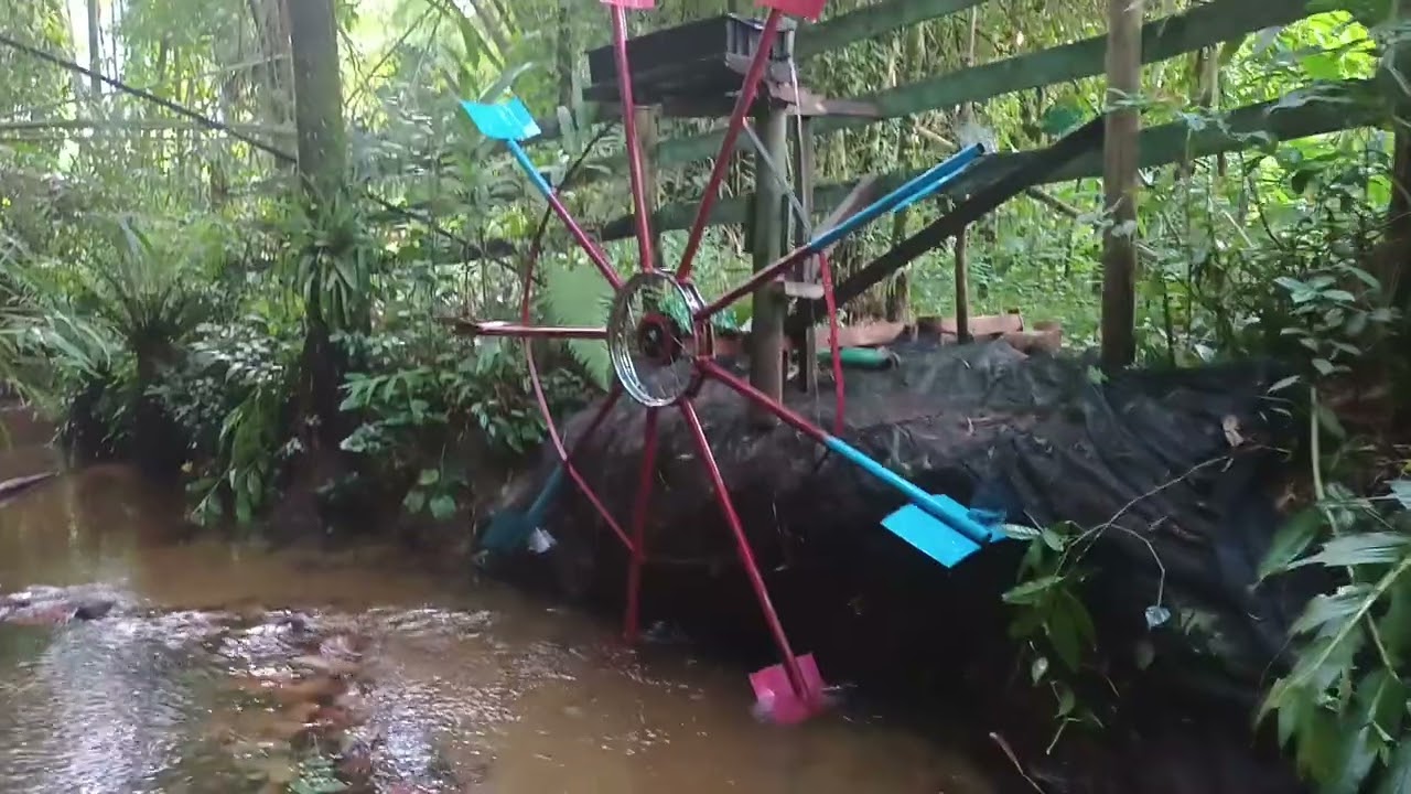 rodas d'água usando a força do rio para elevação