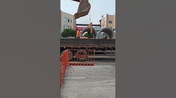 The unloading process of large cement pipes
