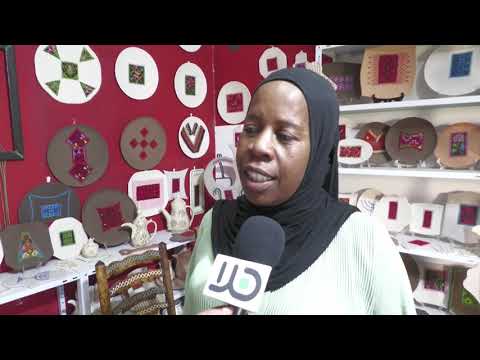 الفنانة البدوية زينب جريبيع لم تتخل عن حلمها وتفتتح معرضا 