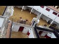 Ángel Pérez viendo los toros en los chiqueros en Valencia