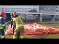 Strażacy przed szpitalem w Koninie