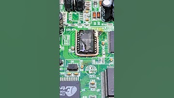 An old trick that is still effective today. How to remove a 20pin SMD IC #desoldering #skills #old