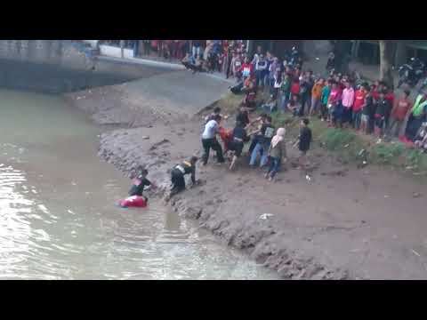 Download lagu Kejadian Yang Tak Terduga Simo Barong Legowo Putro Nyebur Kedalam Sungai Badok Ditengah Kejadian Yang Tak Terduga Simo Barong Legowo Putro Nyebur Kedalam Sungai Badok Ditengah