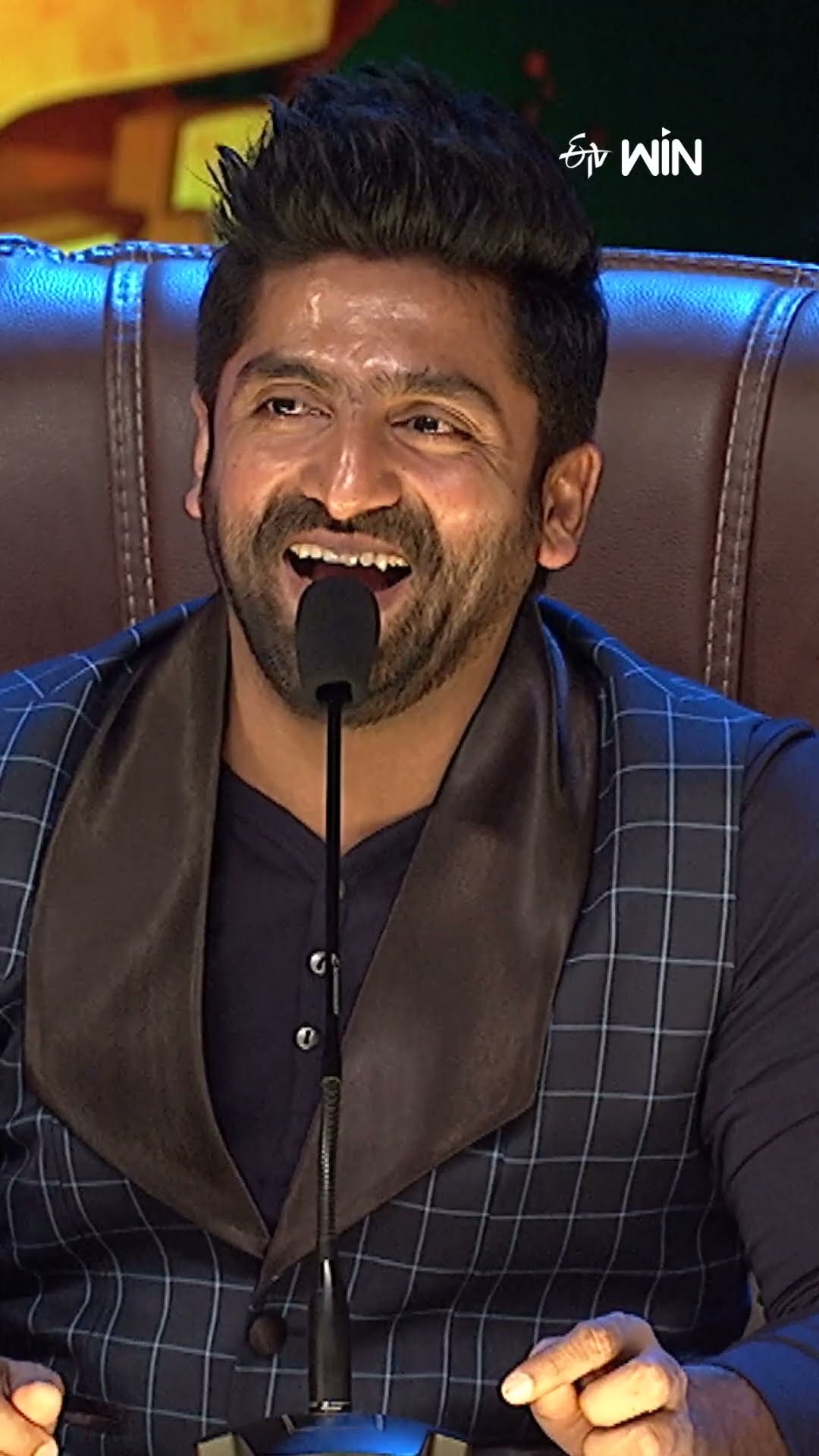 #shorts - ఎంట్రీ ఇస్తుండగా దూర్ లో ఇరుక్కుపోయిన సుధీర్..! #dheejodi #comedy #sudheer #pradeep