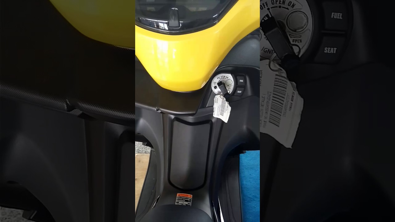 Cara membuka tangki  dan jok pada Yamaha  Aerox  155  VVA 