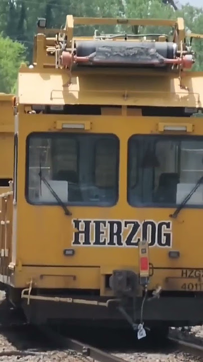 HERZOG MACHINE ON THE BACK OF EMPTY ROCK TRAIN! #trains #unionpacific #ballast