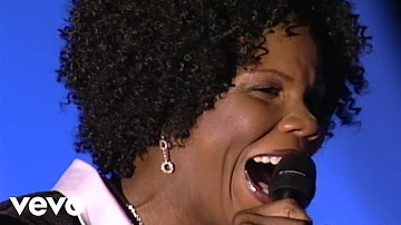 Lynda Randle - I'm Holding My Savior's Hand [Live]