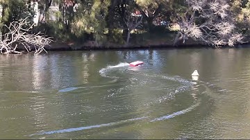 RC Crackerbox racing boat test run