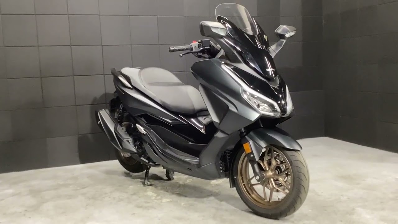 フォルツァ 積載性も抜群のホンダの250㏄スクーター♪見た目以上に軽量 フォルツァ 積載性も抜群のホンダの250㏄スクーター♪見た目以上に軽量