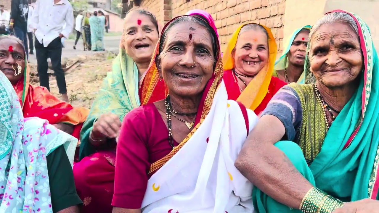 जोपर्यंत ही पिढी आहे तोपर्यंत असे गाणे आहेत