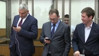 Надежда Савченко поет в суде при оглашении срока