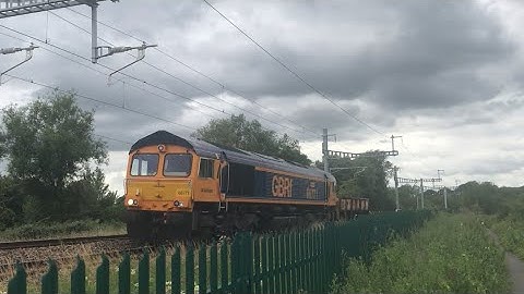 GBRf 66771 ‘Amanda’ Works The 6V44 With A Strange Rake Of Wagons Through Wootton Bassett + 3 Tone!