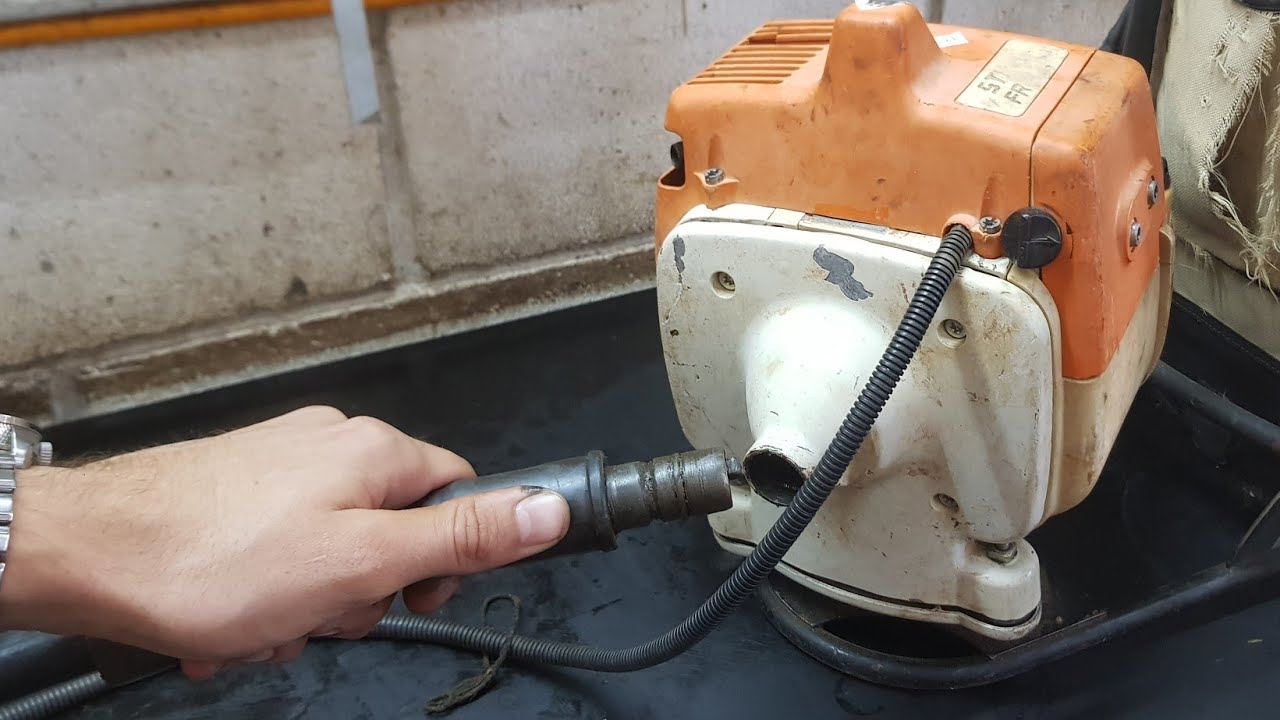 Detalhe sobre a rocadeira STIHL FR 220.