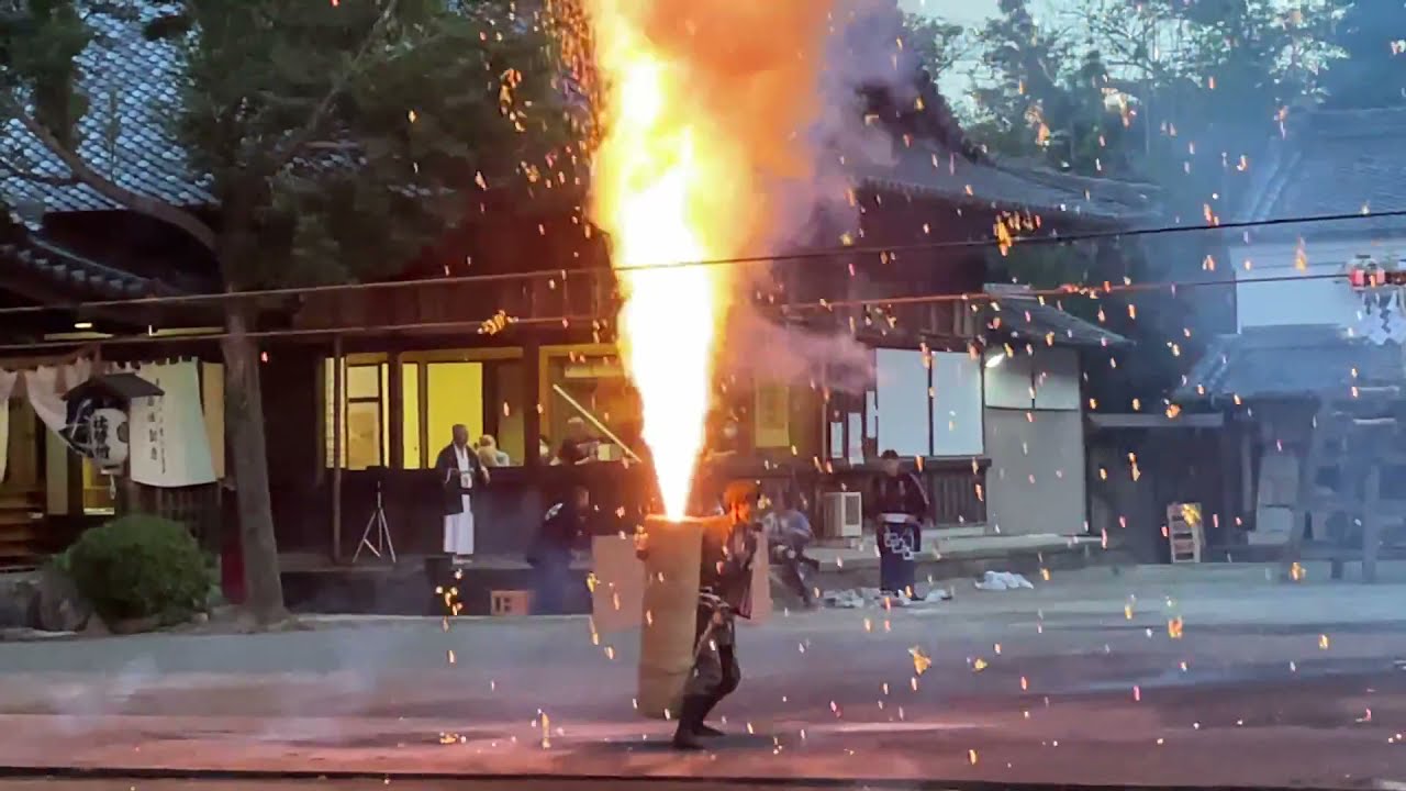 豊川進雄神社例大祭2021 令和3年 東西青年団手筒煙火奉納 HANABI 手筒花火 YouTube