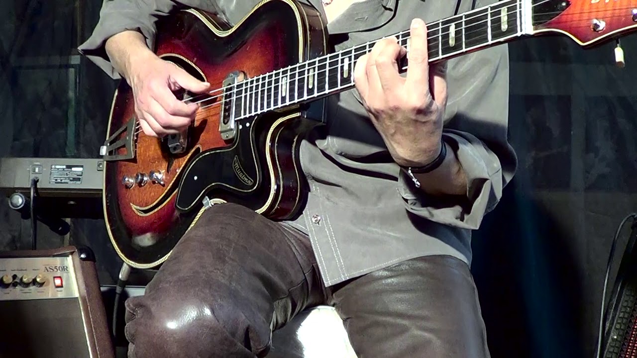 He this music. Allan Holdsworth Guitar. Маттео Манкусо итальянский гитарист. Allan Holdsworth Fender.