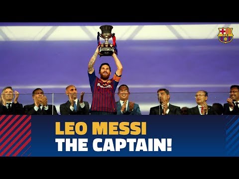 Messi lifts a trophy for the first time as Barça captain