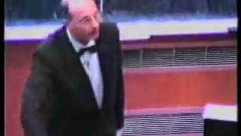 Bragg Lecture 2001. Demonstration 3: microwave analogue of diffraction