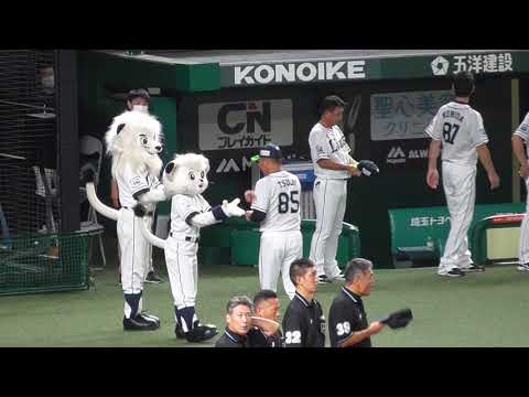 あなたじゃないわよ！　メンバー票受け取りに選ばれて張り切るライナと自分も受け取りたいレオ