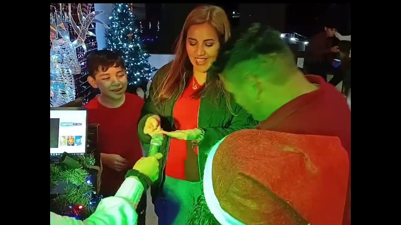 Les deseamos  una feliz navidad