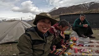 窮遊西藏花251元買兩麻袋零食給小孩吃小孩第一次喝星巴克