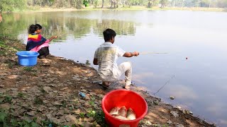 Fishing Video || The fun of hook fishing in the village pond is different || Fish catching trap