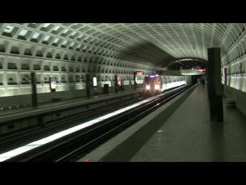 HD-WMATA Metro Trains at Pentagon City