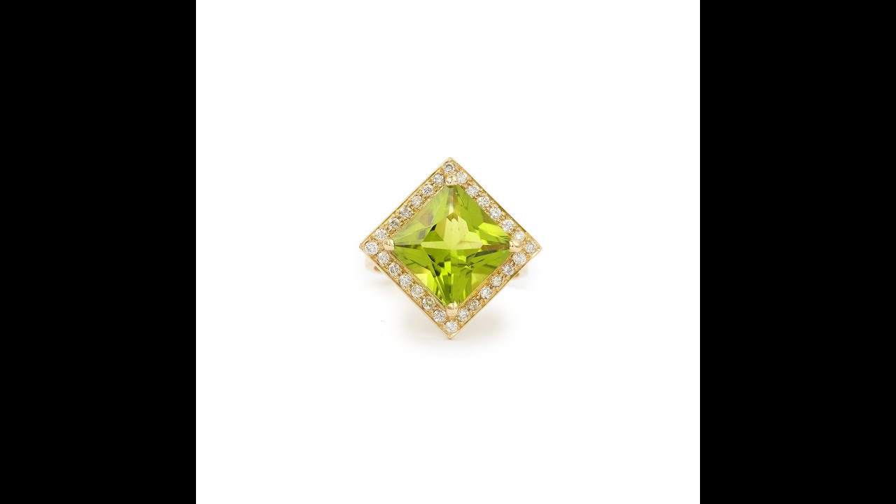 6.13 carats Peridot 0.50 Carats Diamonds 18 Carats Yellow Gold Ring