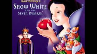 Disney Snow White Soundtrack - 14 - Bluddle-Uddle-Um-Dum (The Washing Song) chords