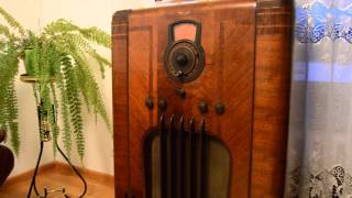Listening to old music on an old Philco 37-116 De Luxe radio /Слухаємо стару музику на старому радіо screenshot 4