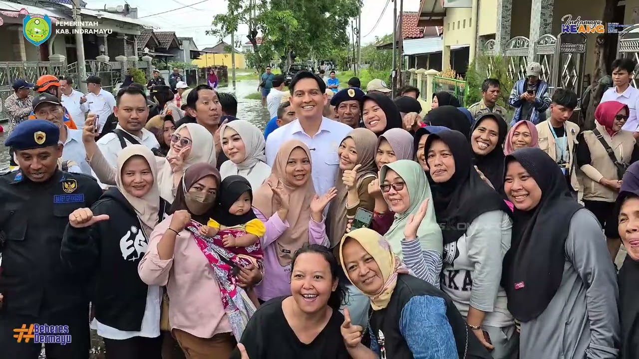 Bupati Indramayu Lucky Hakim meninjau langsung sejumlah titik terdampak banjir