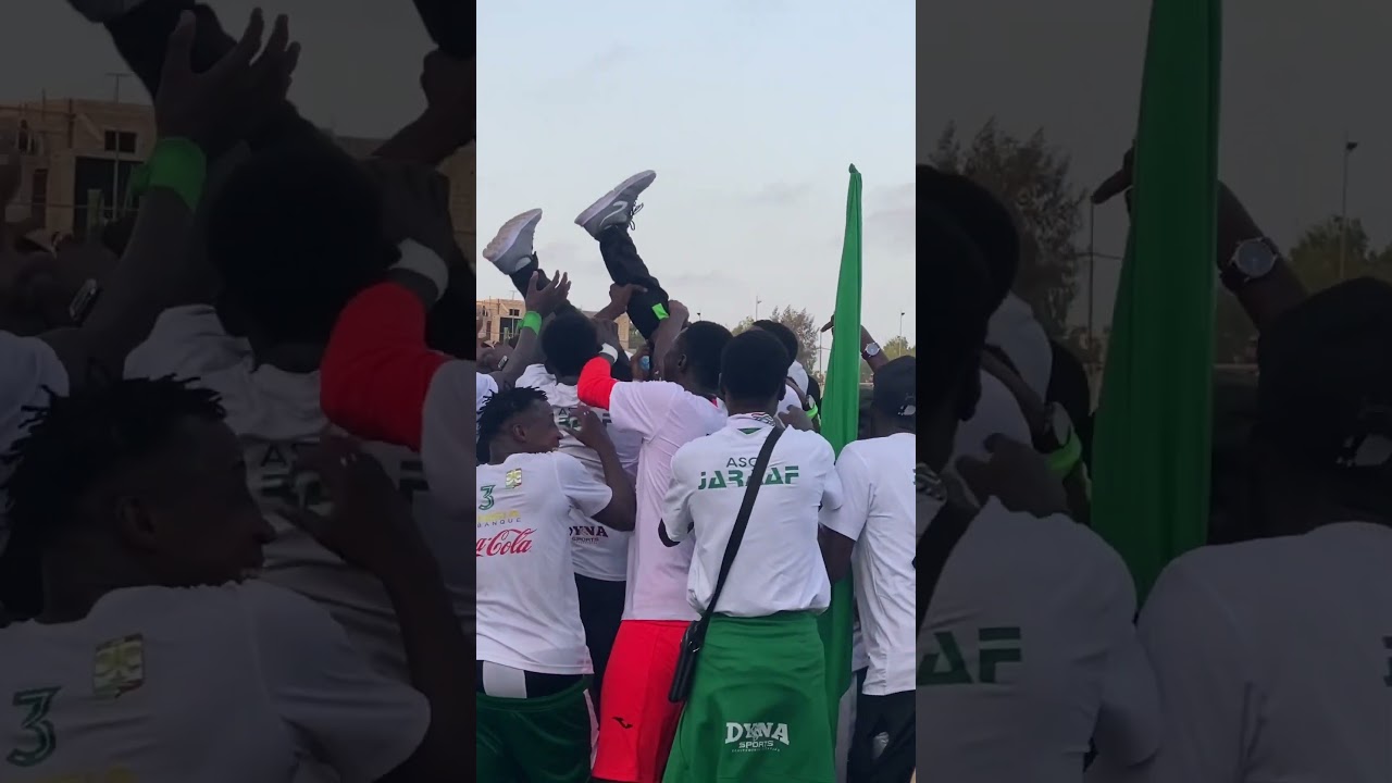 Malick Daf porté par les joueurs du Jaraaf #football #ligue1 #sports