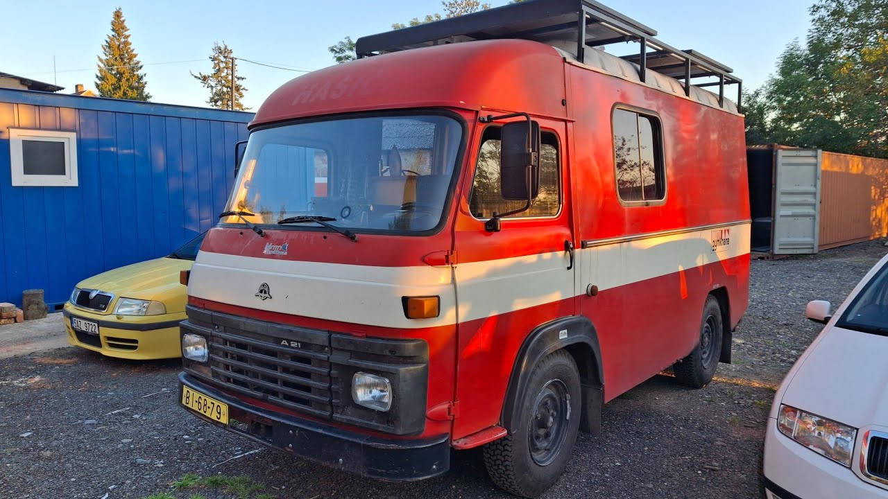 Ukaž Vránu - Hasičská Avia Furgon předělaná na bydlení a kancelář. A taky JAWA 750