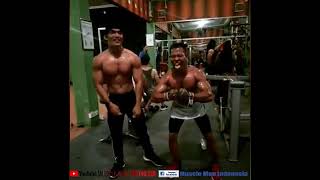 2 Pria Kekar Berotot Sixpack Mantap Berkeringat Pose - Pose Di Gym | Hot Muscle Workout Hunk Sweaty