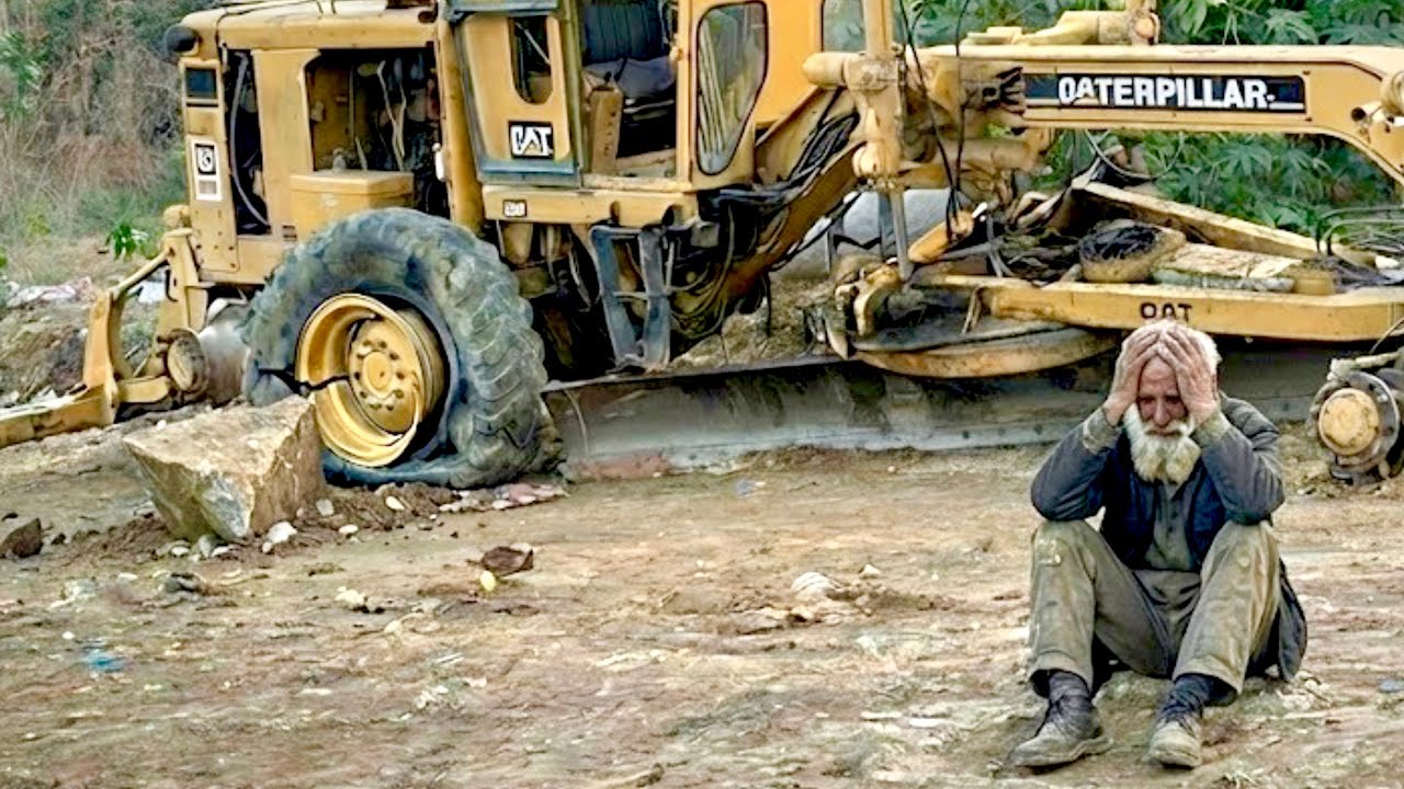 The Caterpillar tire hit a large rock and broke the rim / Grader Rim Restoration
