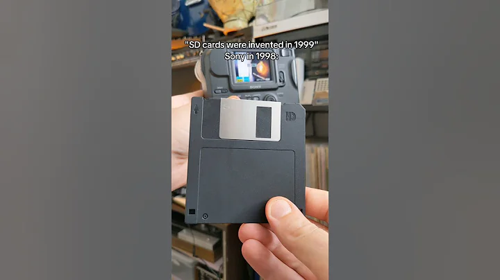 the animation is so cute  #sony #mavica #retrotech #digicam #floppy