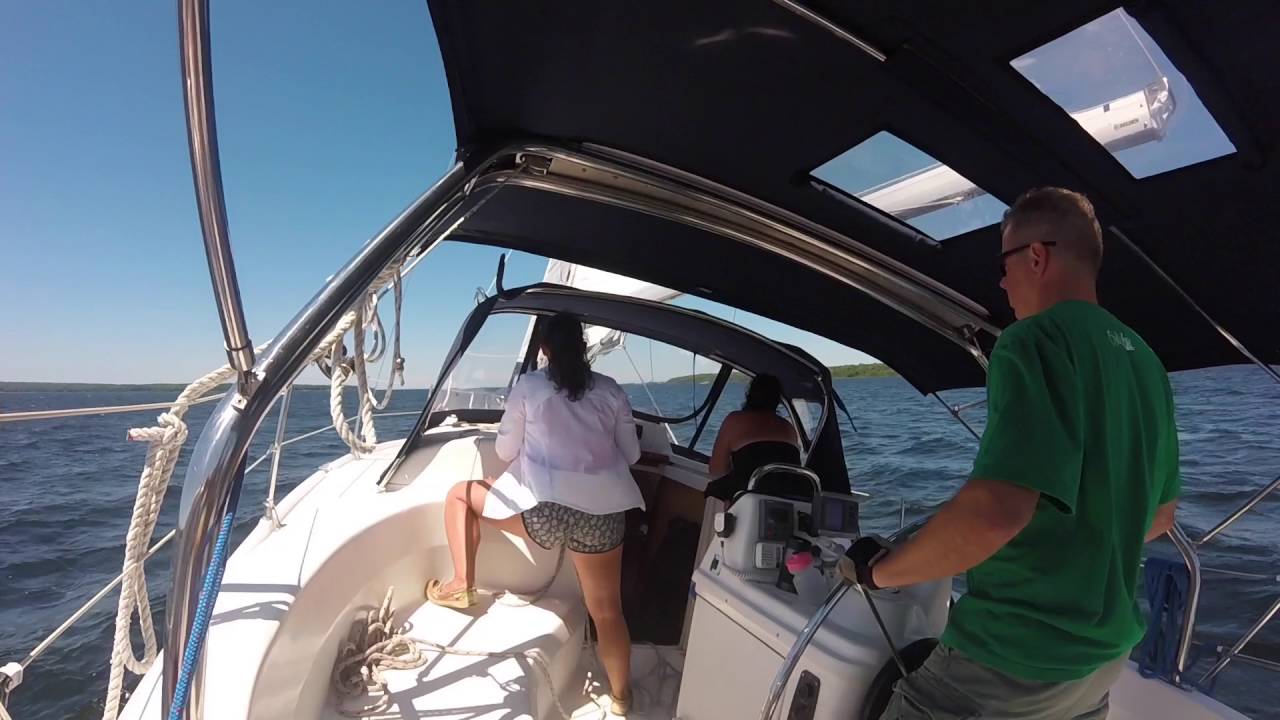 Sailing on the Georgian Bay with a Hunter 34